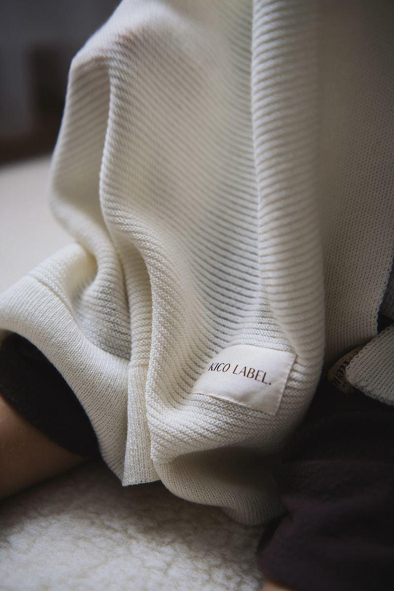 Detailfoto van ademende merinowollen babydeken met medium dikte voor optimaal slaapcomfort - Naturel